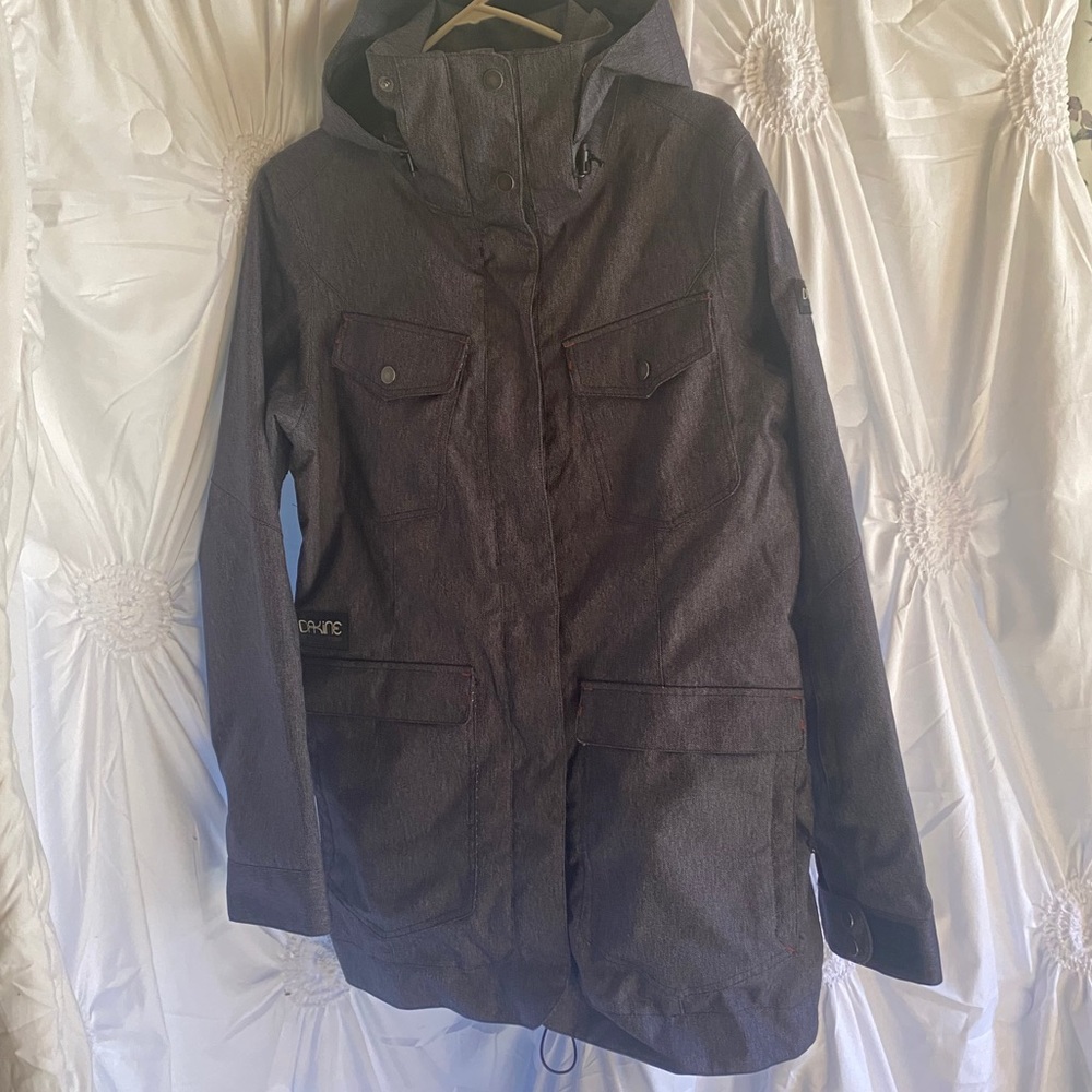 Dakine snow jacket with powder skirt